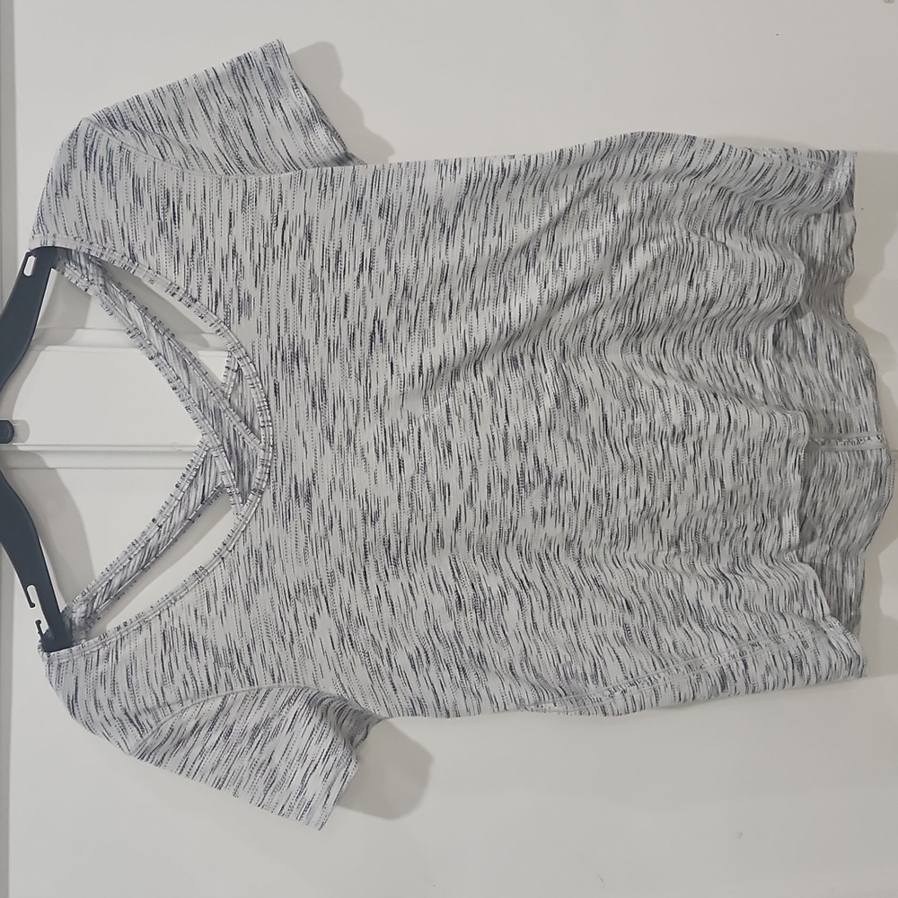 Lululemon Short Sleeve Tee, Gray, Size 6